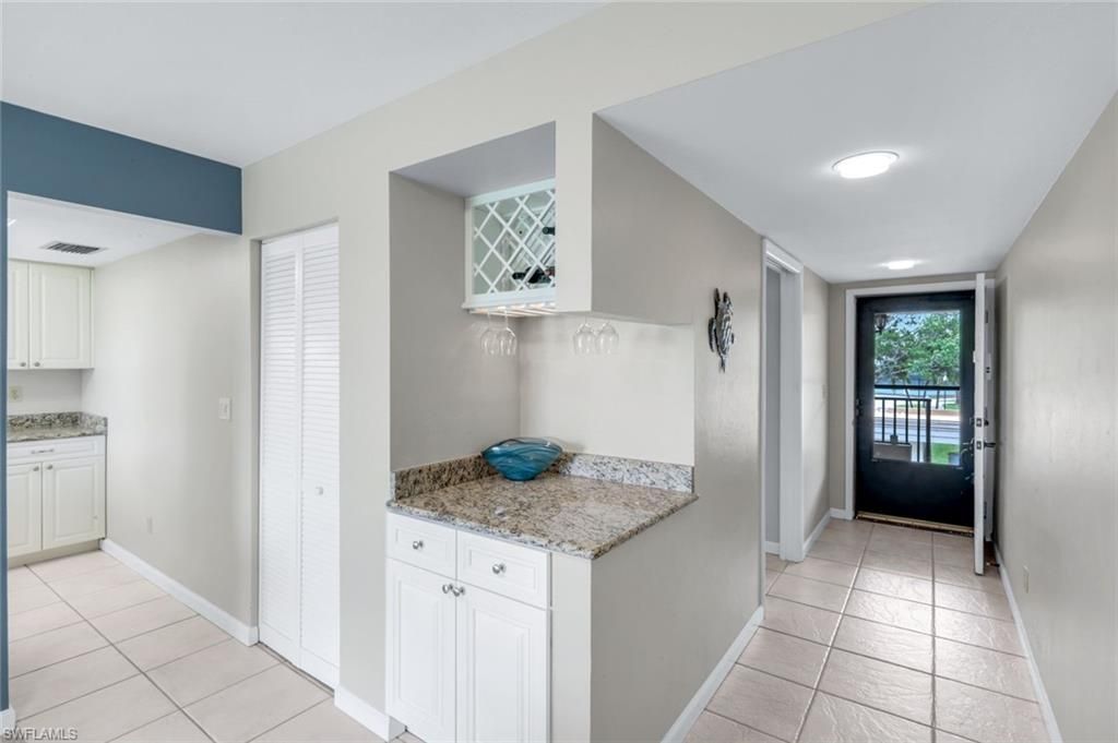 5585 Trailwinds Dr, Unit 326, Fort Myers, FL 33907 Photo
