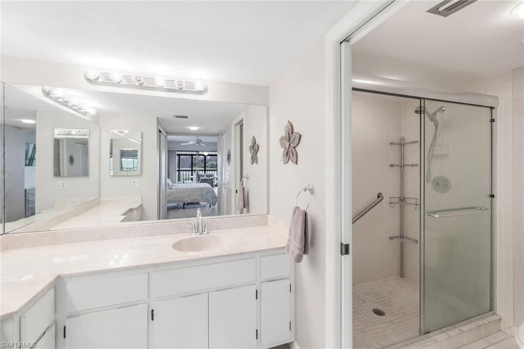 5585 Trailwinds Dr, Unit 326, Fort Myers, FL 33907 Photo