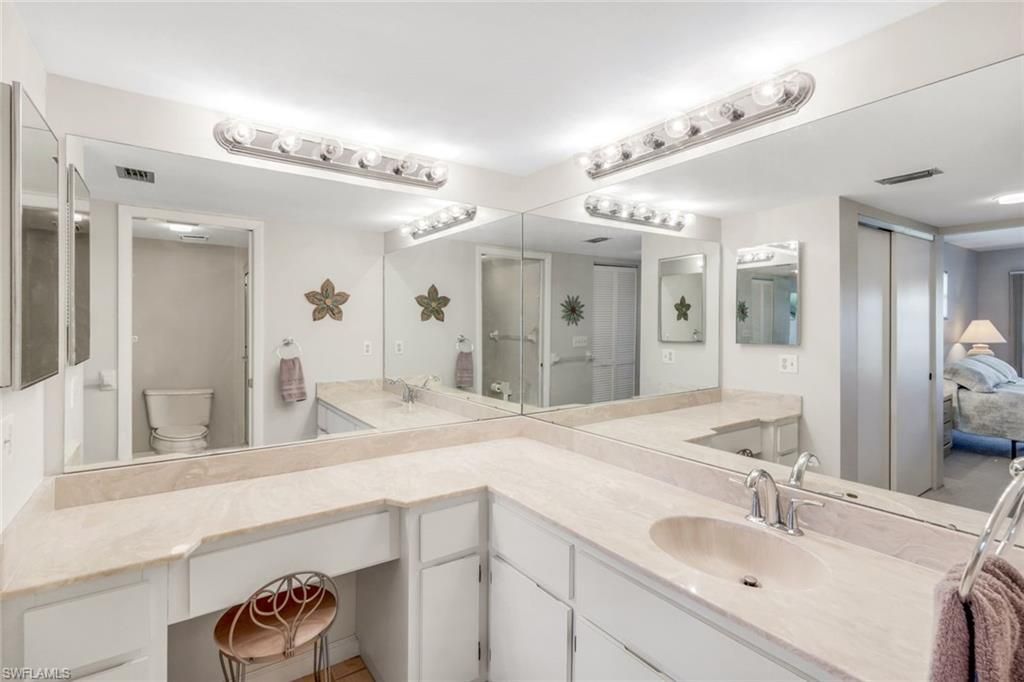 5585 Trailwinds Dr, Unit 326, Fort Myers, FL 33907 Photo