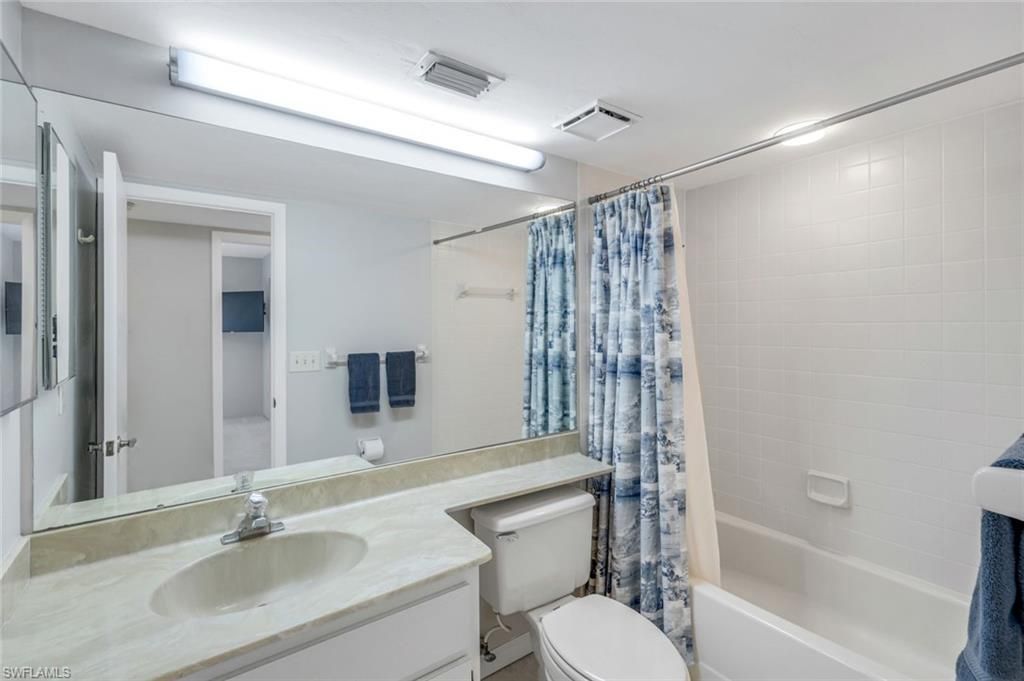 5585 Trailwinds Dr, Unit 326, Fort Myers, FL 33907 Photo