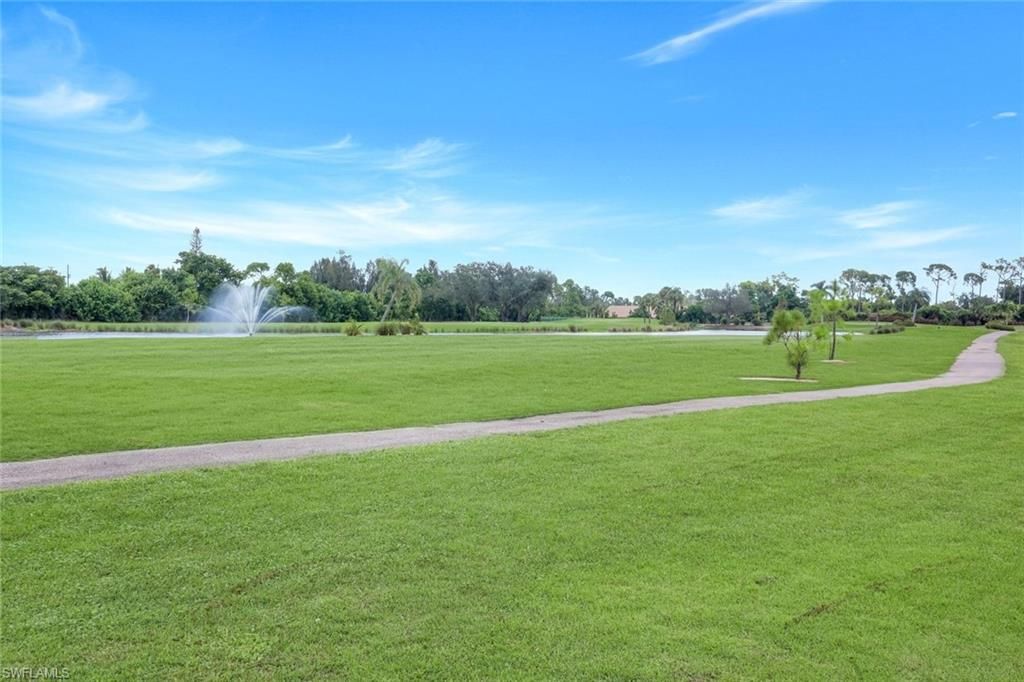 5585 Trailwinds Dr, Unit 326, Fort Myers, FL 33907 Photo