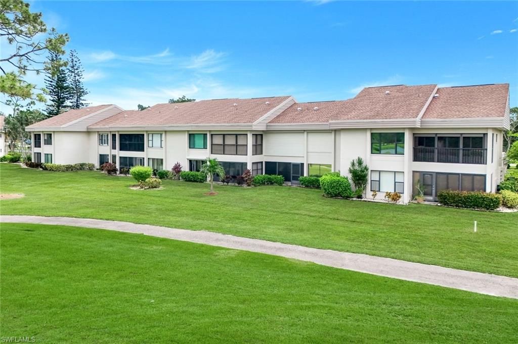 5585 Trailwinds Dr, Unit 326, Fort Myers, FL 33907 Photo