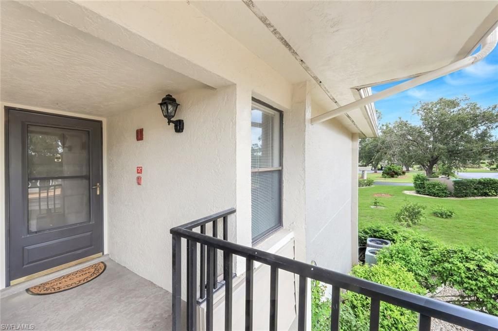 5585 Trailwinds Dr, Unit 326, Fort Myers, FL 33907 Photo