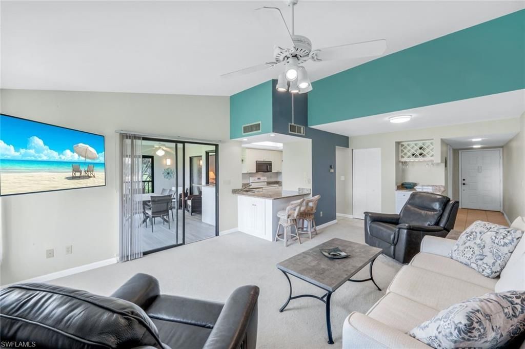 5585 Trailwinds Dr, Unit 326, Fort Myers, FL 33907 Photo