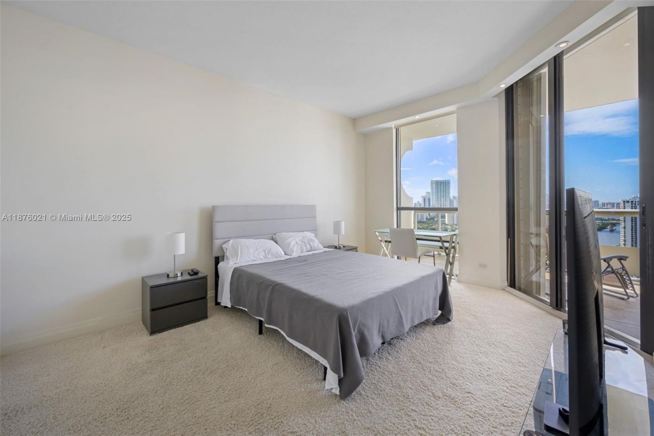 20191 E Country Club Dr, Unit TS8, Aventura, FL 33180 Photo