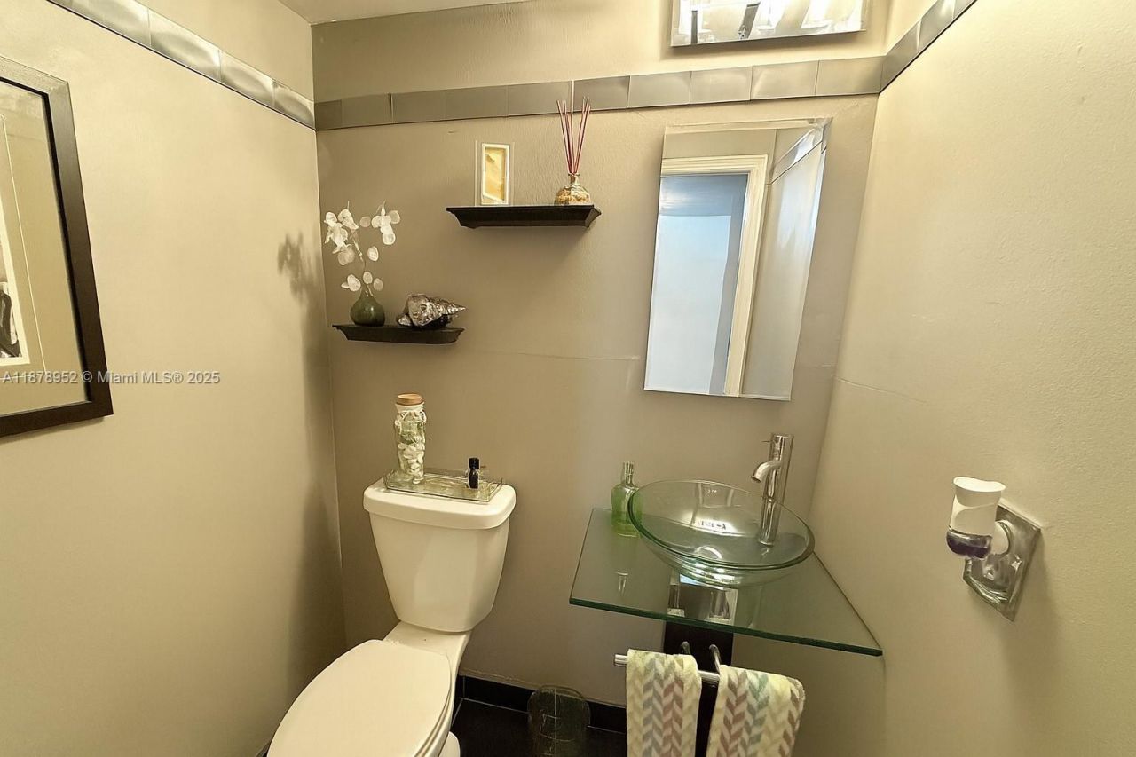 1801 S Ocean Dr, Unit 233, Hallandale Beach, FL 33009 Photo