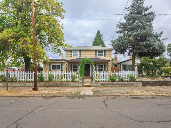 854 W 2nd Street, Medford, OR 97501
