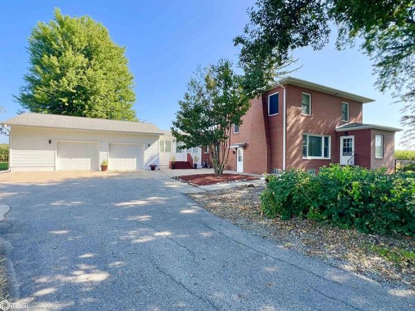 1202 S 20th Avenue W, Newton, IA 50208