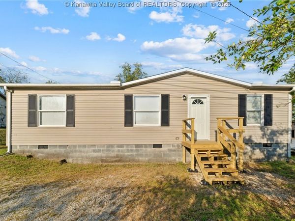 1402 3rd Street, Milton, WV 25541