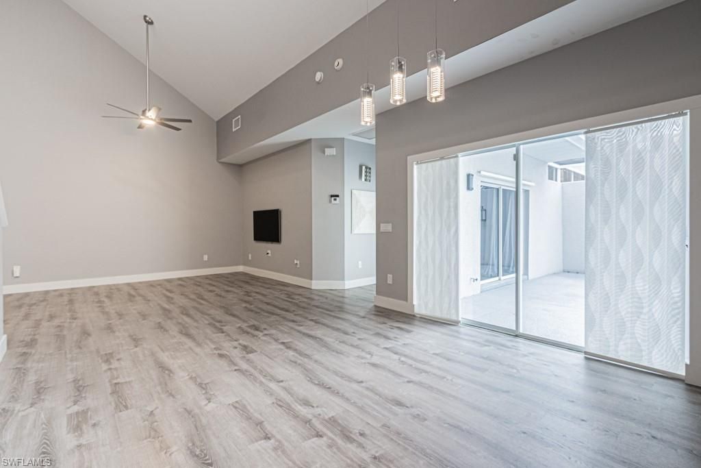 4544 Court Way, Unit 18D, Naples, FL 34109 Photo
