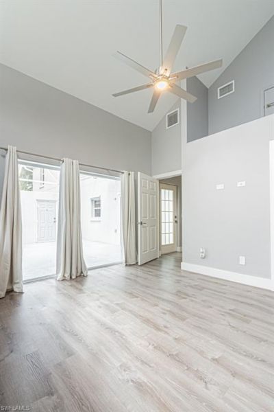 4544 Court Way, Unit 18D, Naples, FL 34109 Photo