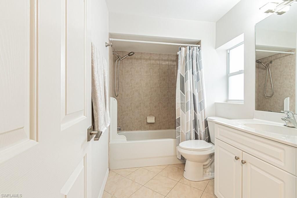 4544 Court Way, Unit 18D, Naples, FL 34109 Photo