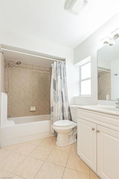 4544 Court Way, Unit 18D, Naples, FL 34109 Photo