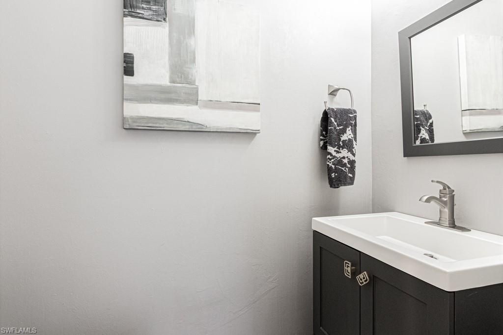 4544 Court Way, Unit 18D, Naples, FL 34109 Photo
