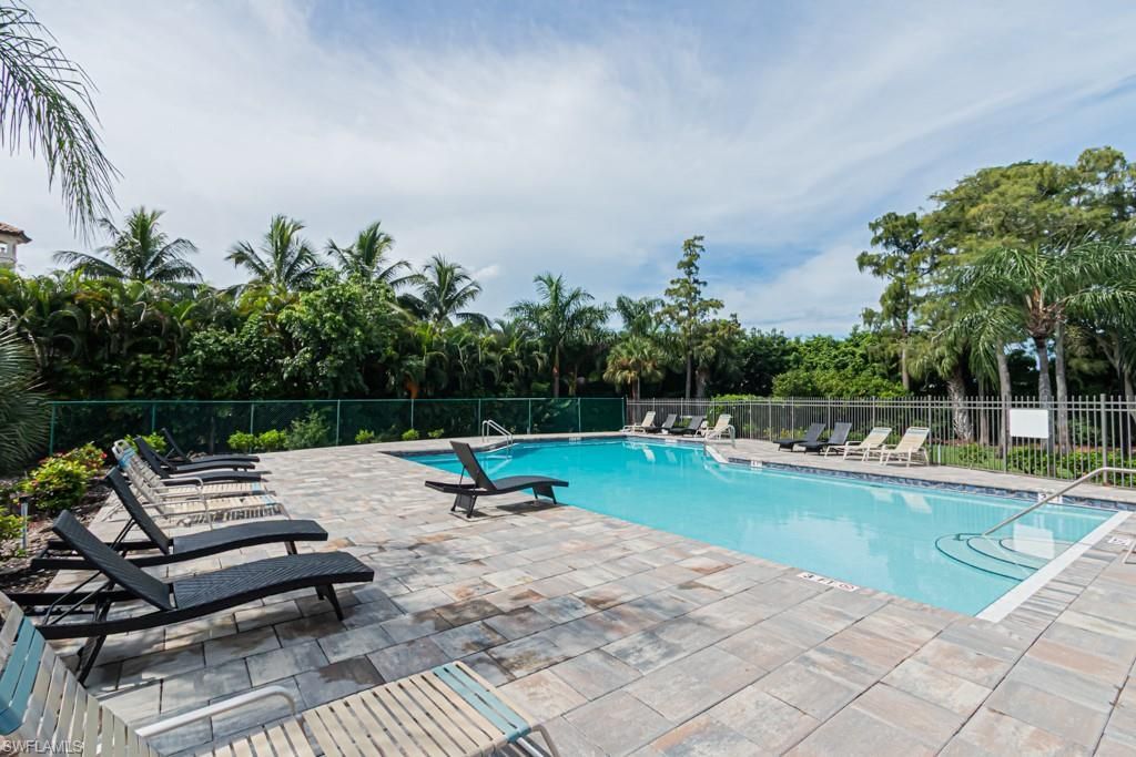 4544 Court Way, Unit 18D, Naples, FL 34109 Photo