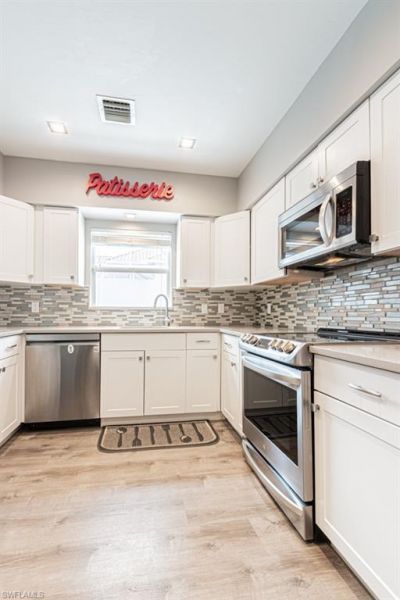 4544 Court Way, Unit 18D, Naples, FL 34109 Photo