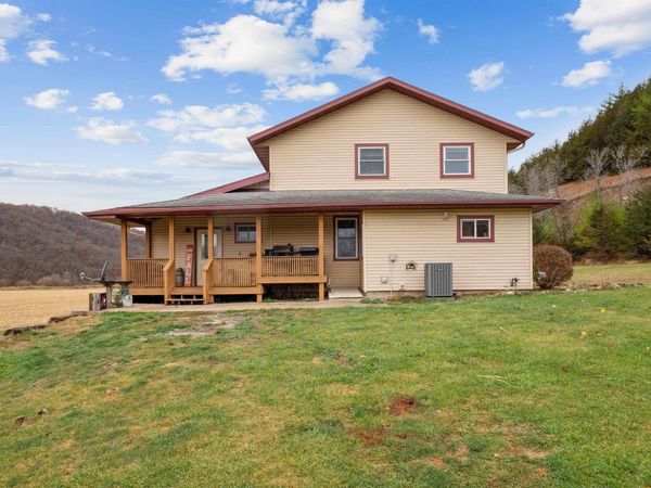 933 Iowa River Drive, Dorchester, IA 52140