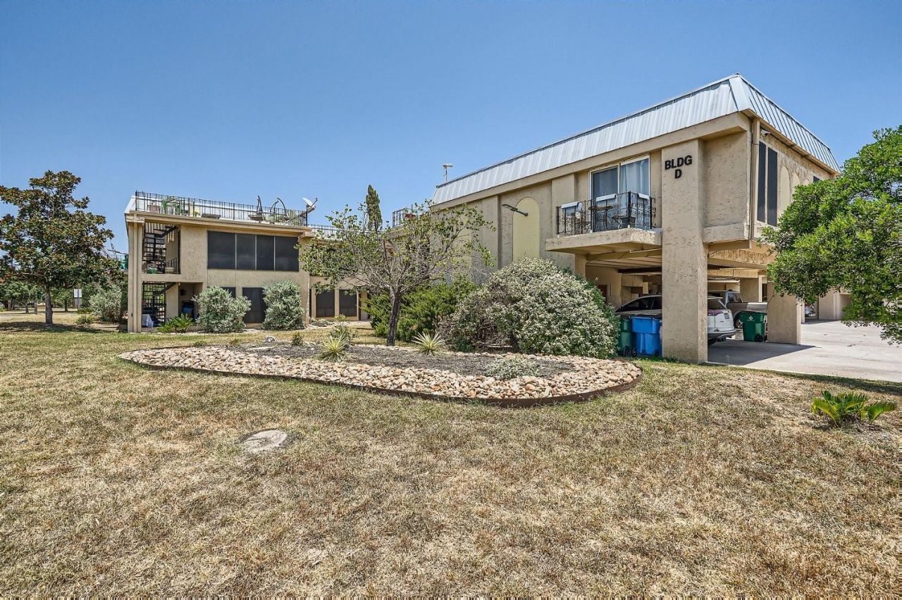 5918 Lago Vista Way, Unit D-27, Lago Vista, TX 78645 Main Photo