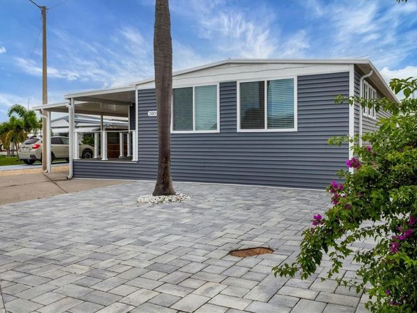 2009 IOWA AVENUE, BRADENTON, FL 34207