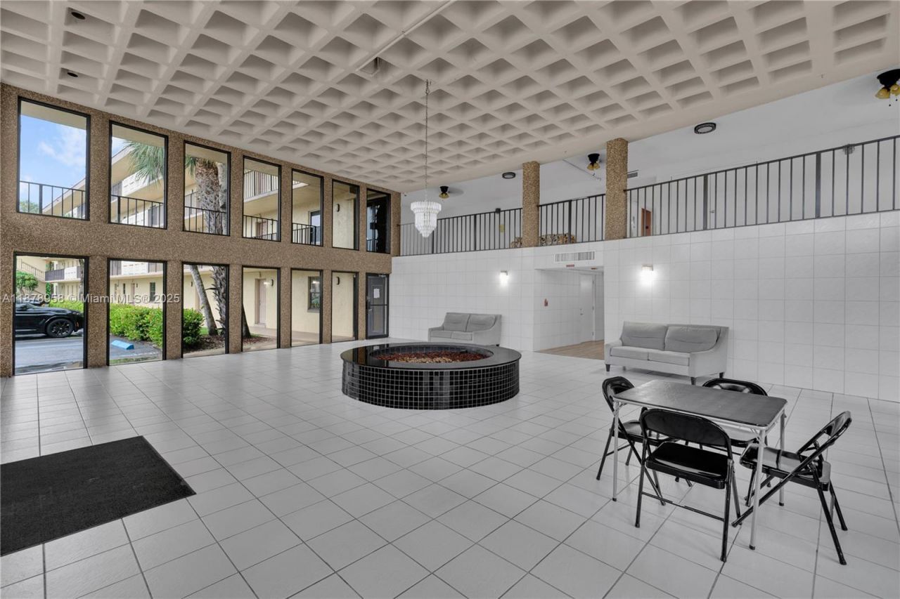 9355 SW 8th St, Unit 425, Boca Raton, FL 33428 Photo