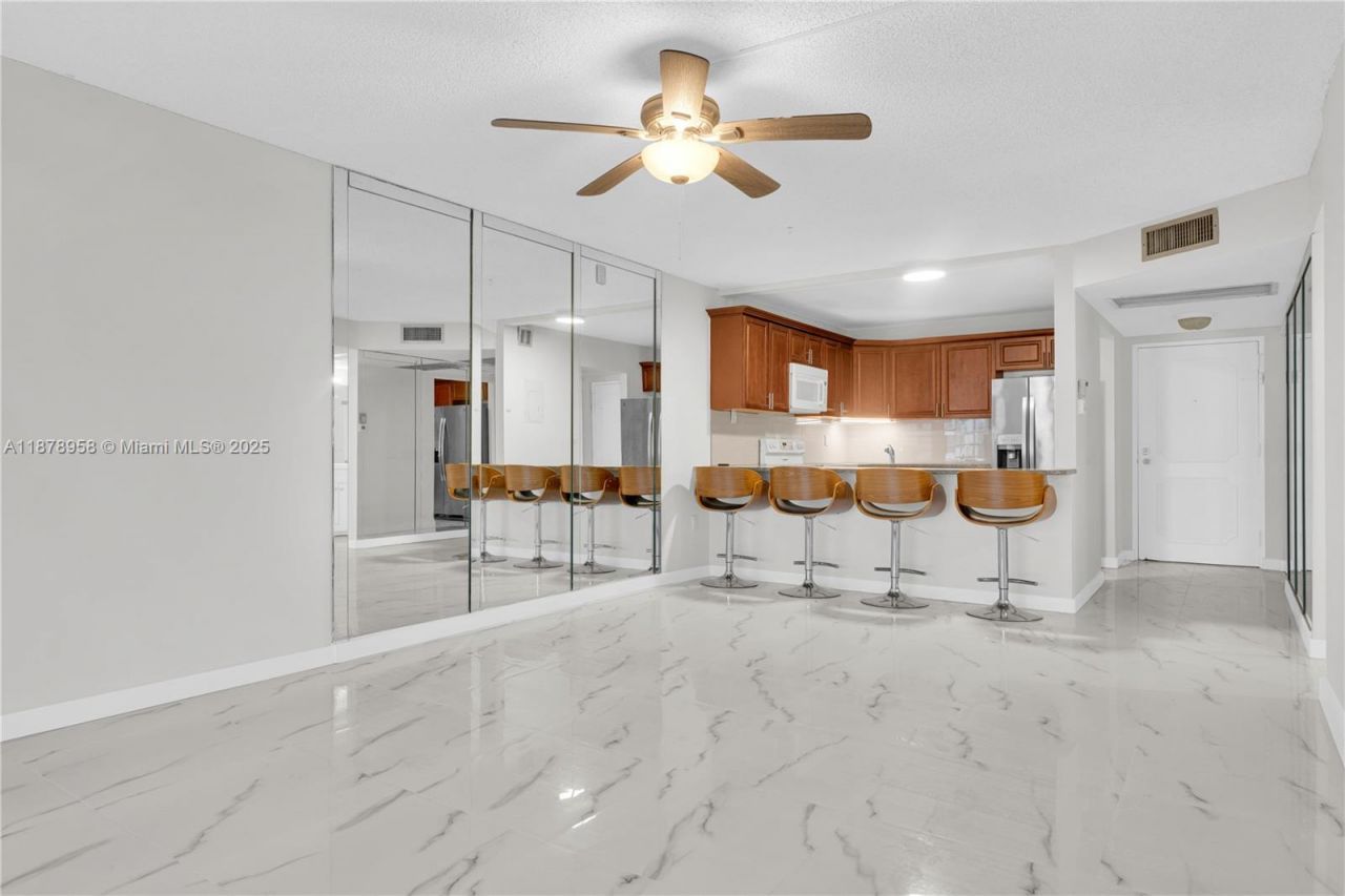 9355 SW 8th St, Unit 425, Boca Raton, FL 33428 Photo