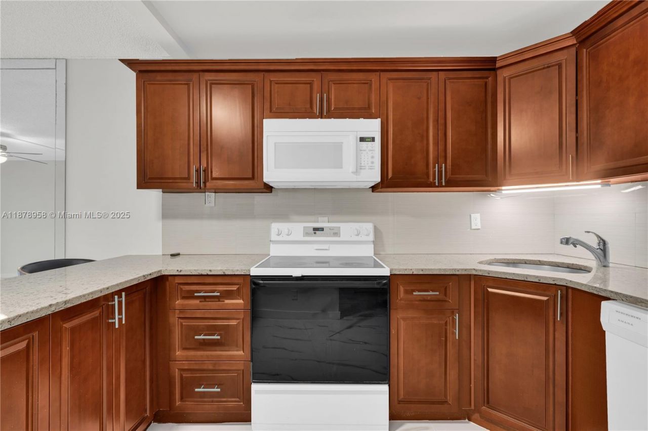 9355 SW 8th St, Unit 425, Boca Raton, FL 33428 Photo