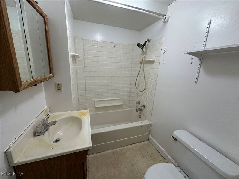 696 Gaylord Avenue, Brookfield Township, OH 44438 Photo 9