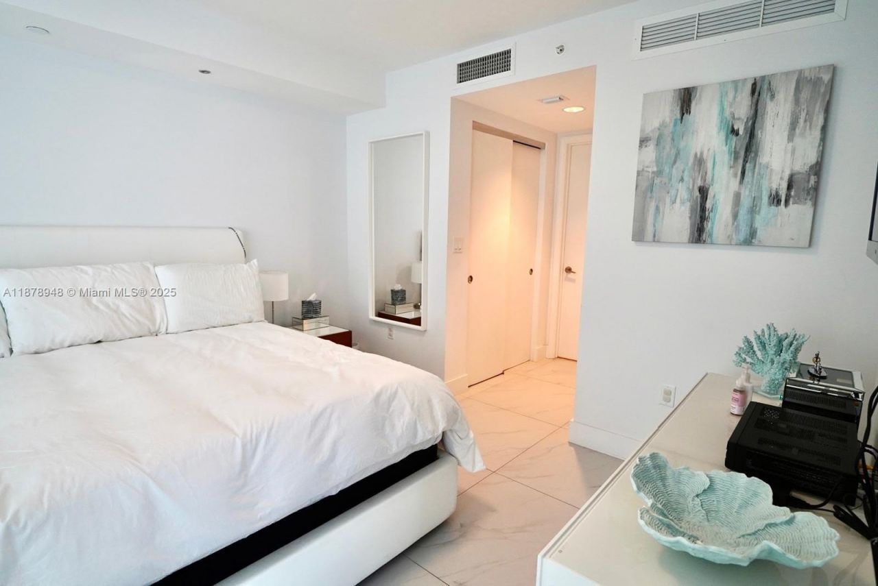 9821 E Bay Harbor Dr, Unit 502, Bay Harbor Islands, FL 33154 Photo