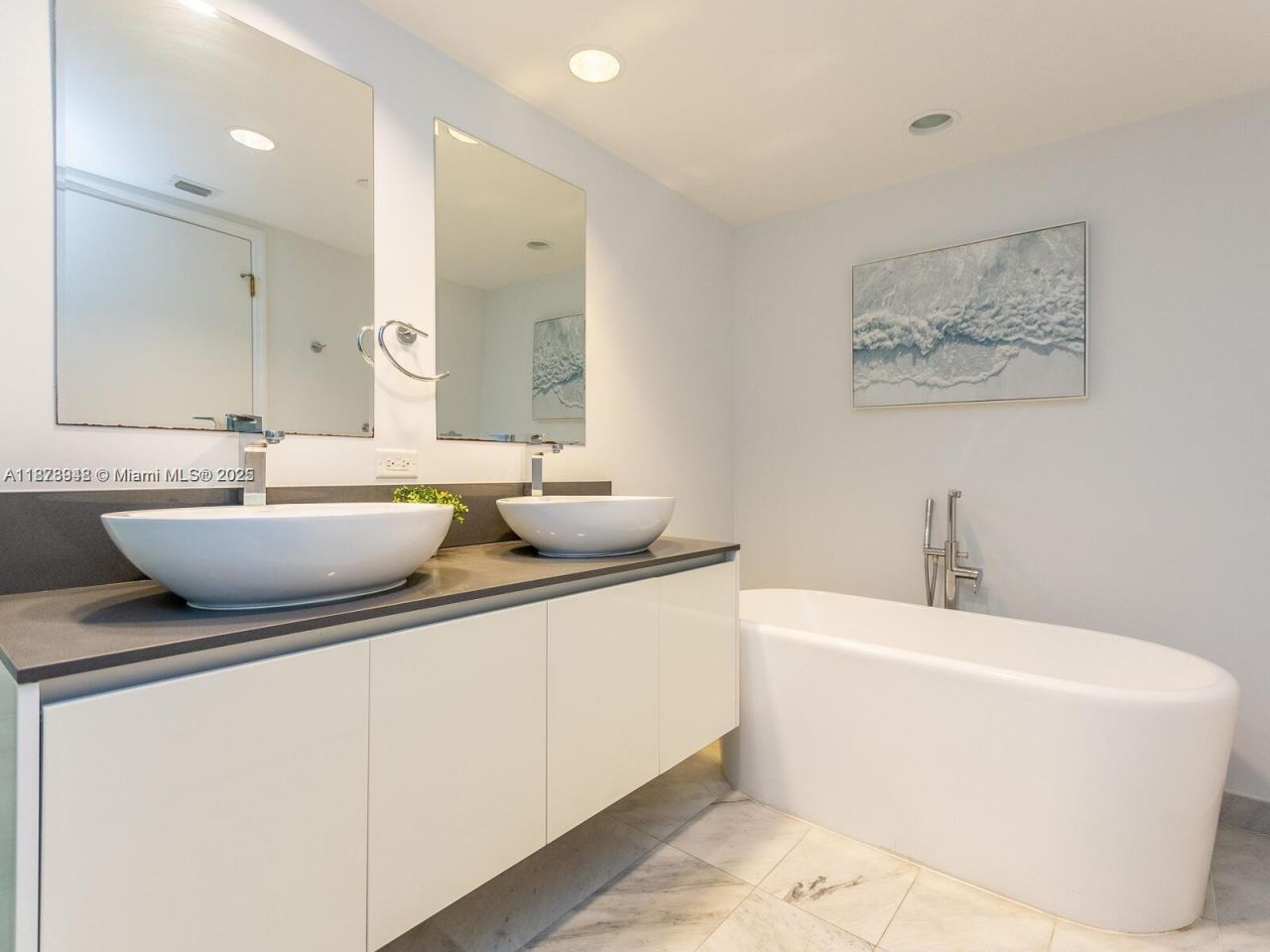 9821 E Bay Harbor Dr, Unit 502, Bay Harbor Islands, FL 33154 Photo