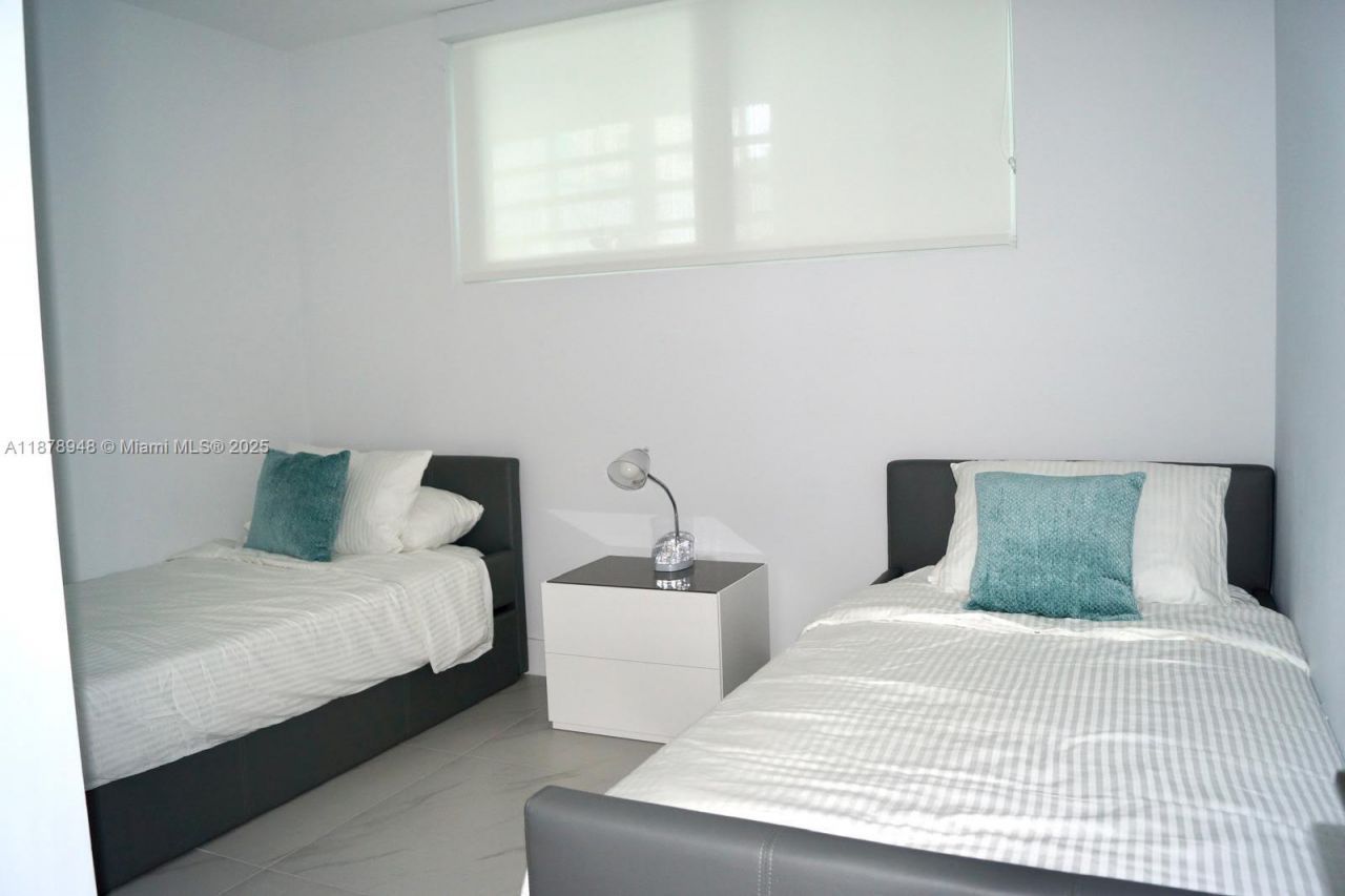 9821 E Bay Harbor Dr, Unit 502, Bay Harbor Islands, FL 33154 Photo