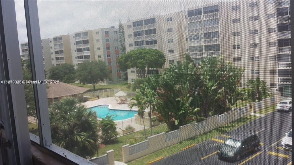 901 NE 14th Ave, Unit 407, Hallandale Beach, FL 33009 Photo