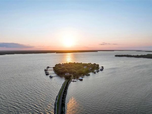 108 Enchanted Isles Circle, Mabank, TX 75156