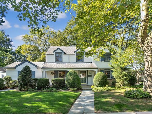 35 Carlton Street, Malverne, NY 11565