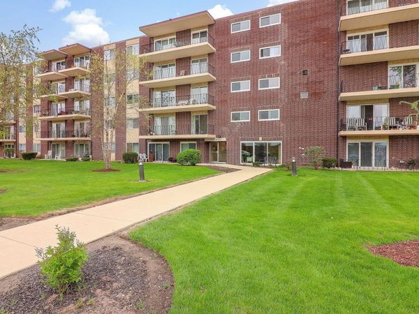 5300 Walnut Avenue, Unit 4D, Downers Grove, IL 60515
