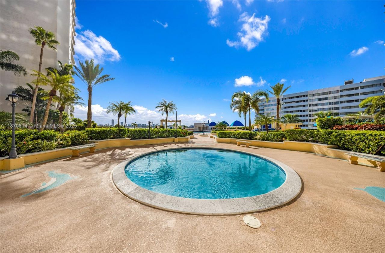 7601 E Treasure Dr, Unit 1722, North Bay Village, FL 33141 Photo