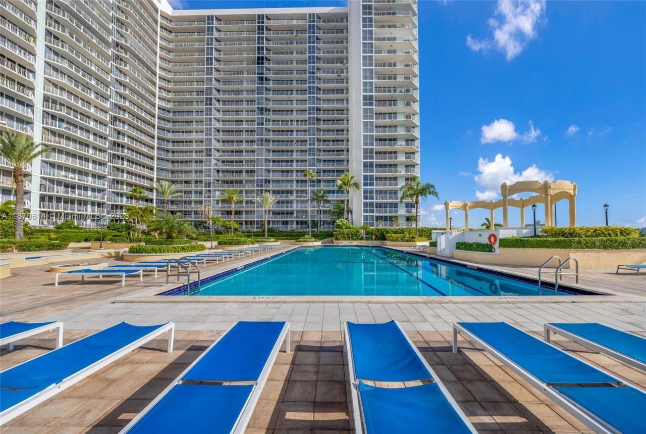 7601 E Treasure Dr, Unit 1722, North Bay Village, FL 33141 Photo