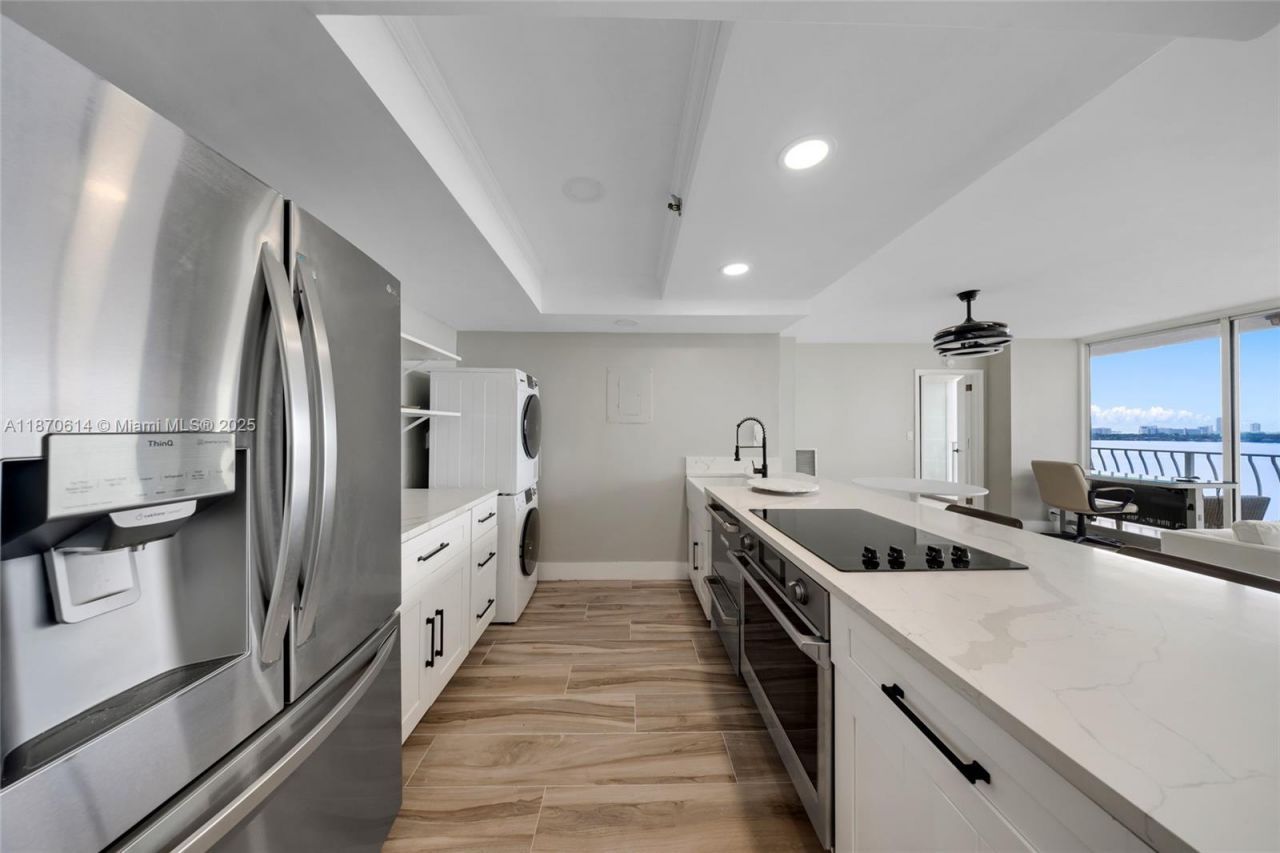 7601 E Treasure Dr, Unit 1722, North Bay Village, FL 33141 Photo