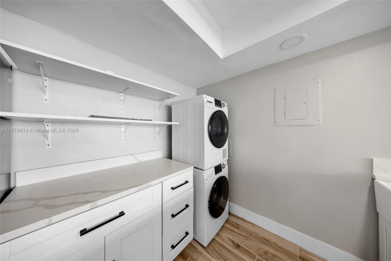 7601 E Treasure Dr, Unit 1722, North Bay Village, FL 33141 Photo