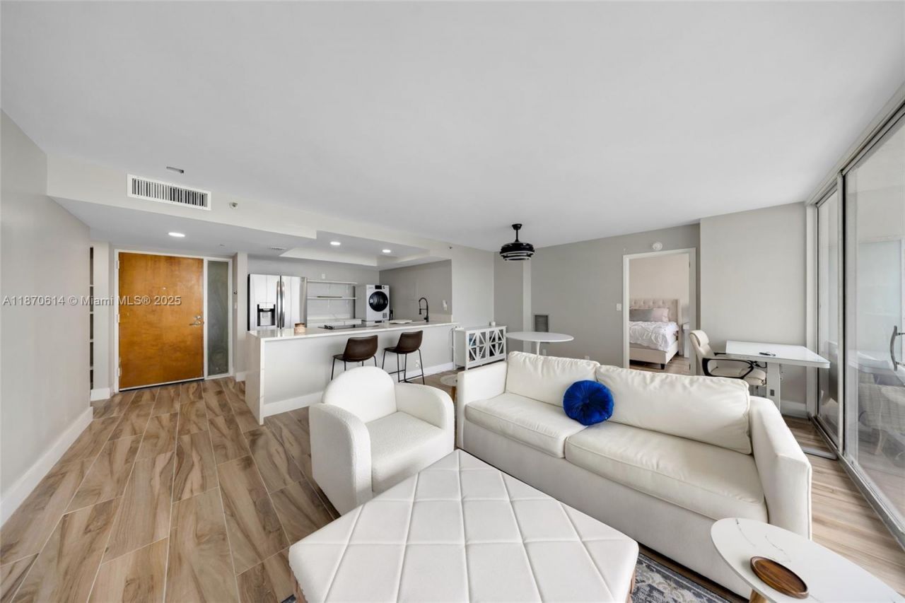 7601 E Treasure Dr, Unit 1722, North Bay Village, FL 33141 Photo