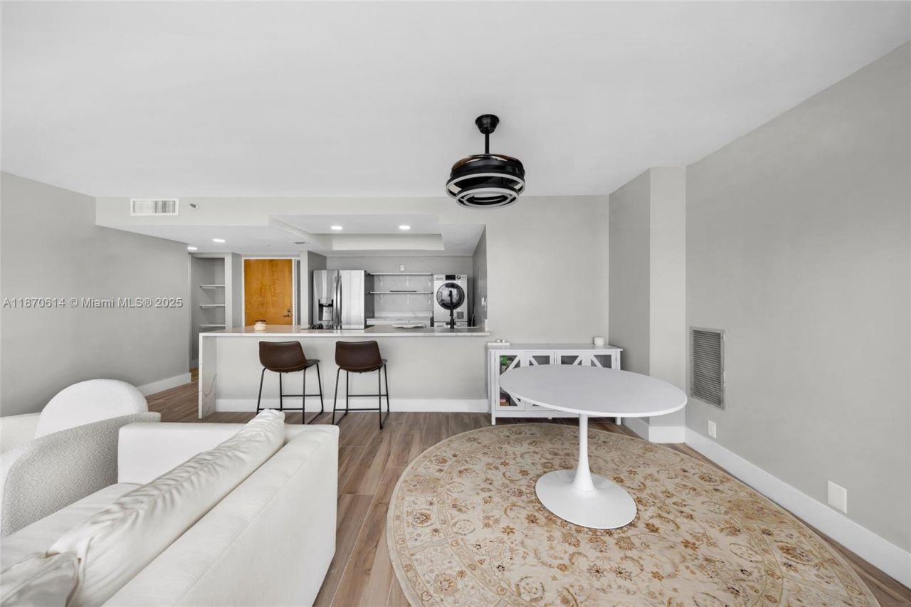 7601 E Treasure Dr, Unit 1722, North Bay Village, FL 33141 Photo