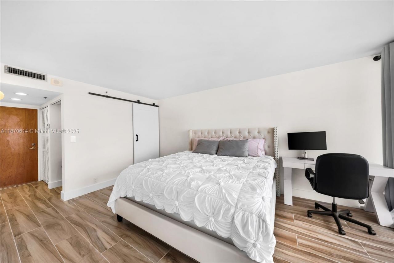 7601 E Treasure Dr, Unit 1722, North Bay Village, FL 33141 Photo