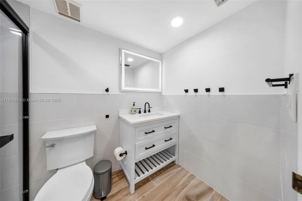 7601 E Treasure Dr, Unit 1722, North Bay Village, FL 33141 Photo