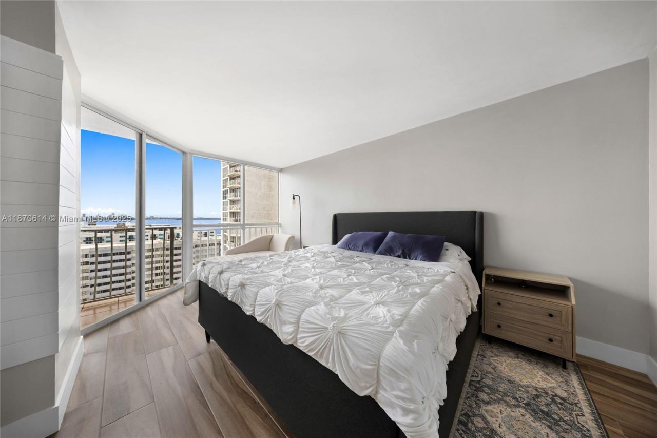 7601 E Treasure Dr, Unit 1722, North Bay Village, FL 33141 Photo