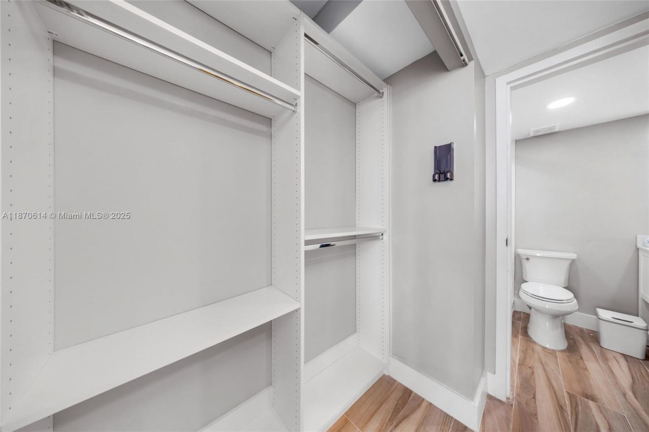 7601 E Treasure Dr, Unit 1722, North Bay Village, FL 33141 Photo