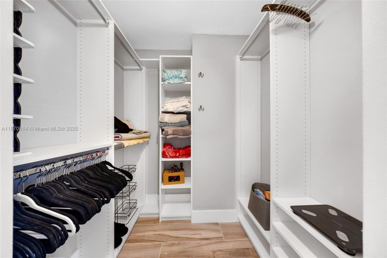 7601 E Treasure Dr, Unit 1722, North Bay Village, FL 33141 Photo