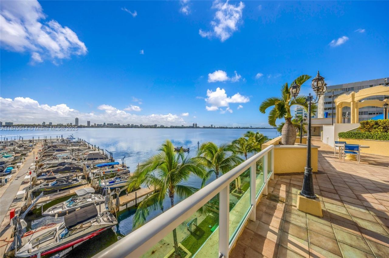 7601 E Treasure Dr, Unit 1722, North Bay Village, FL 33141 Photo