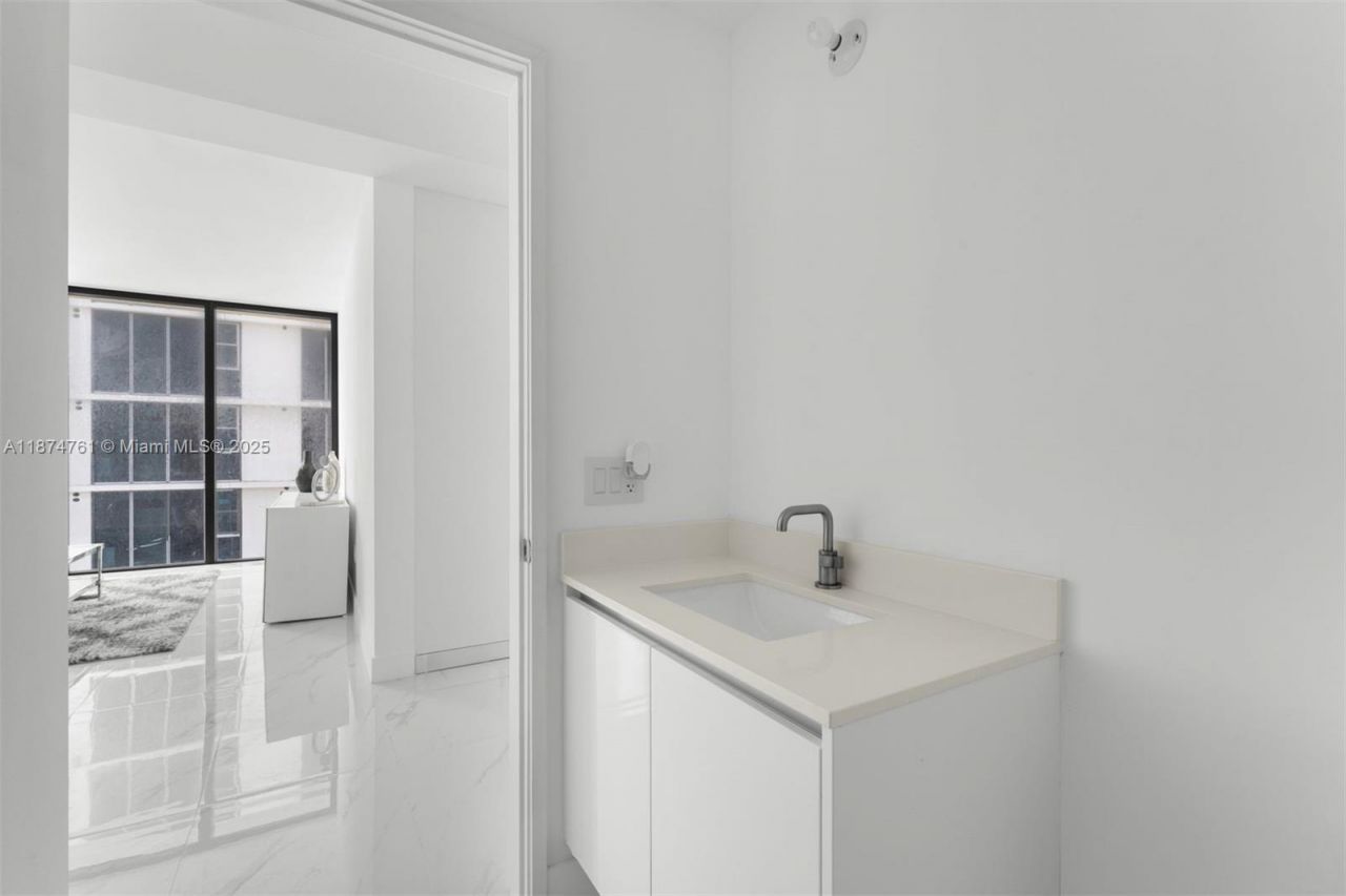 700 NE 24th St, Unit 2201, Miami, FL 33137 Photo