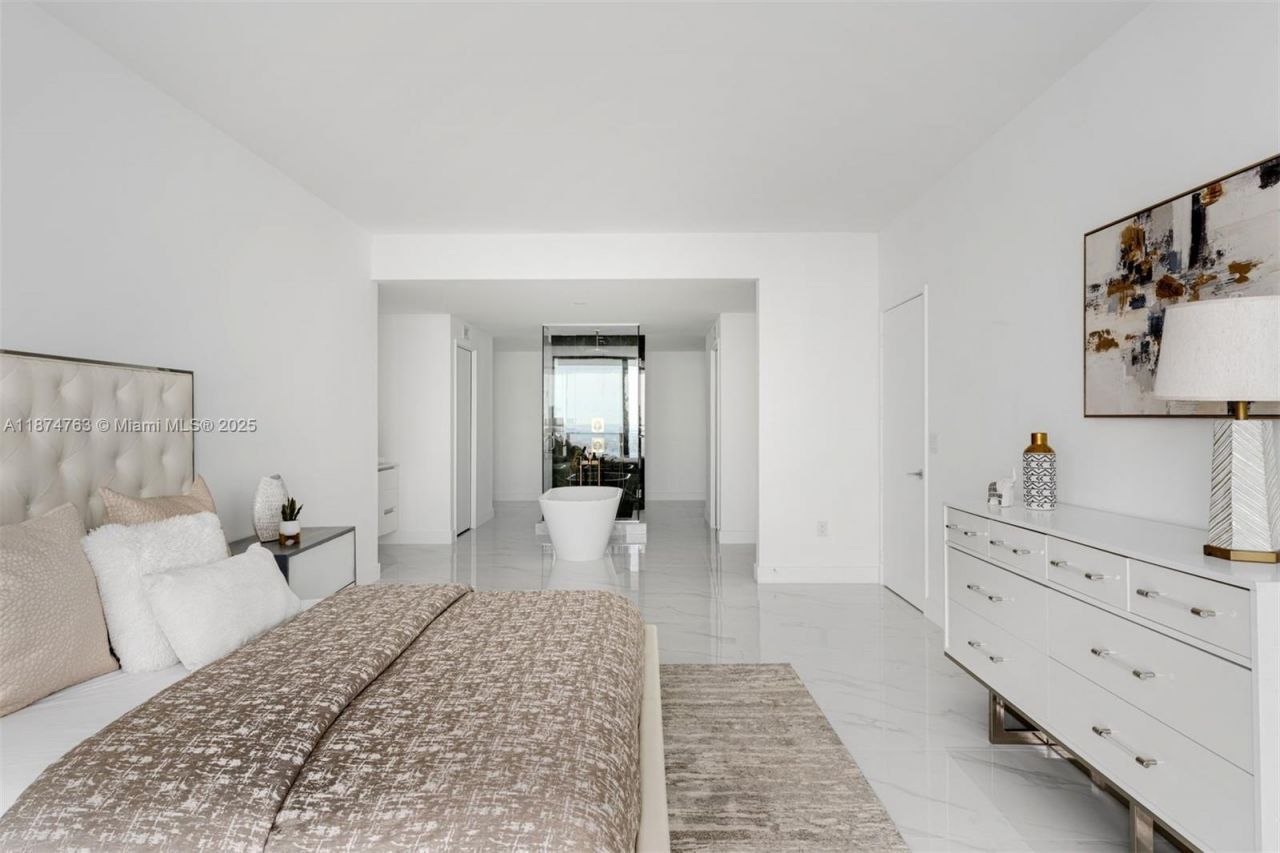 700 NE 24th St, Unit 4702, Miami, FL 33137 Photo