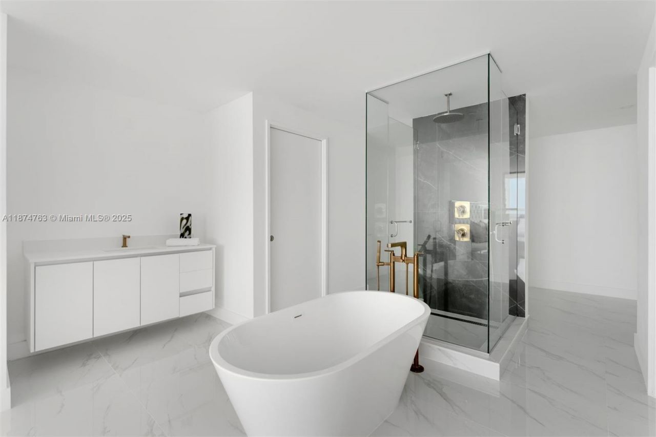 700 NE 24th St, Unit 4702, Miami, FL 33137 Photo