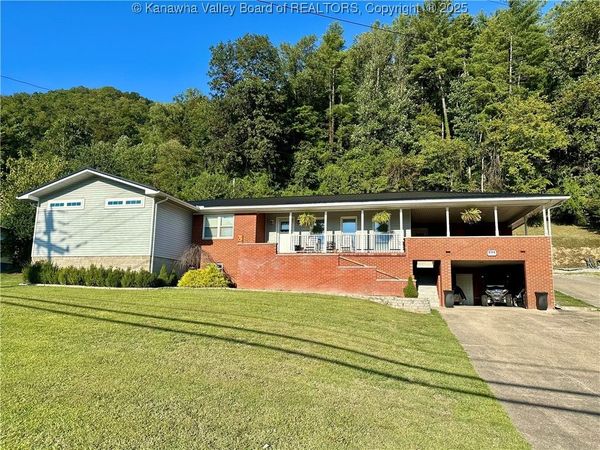 894 Main Street, Chapmanville, WV 25508